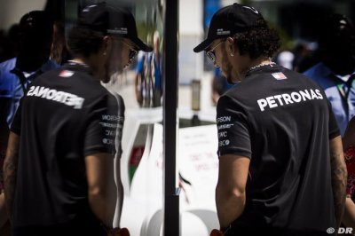Hamilton’s ’why bother’ posts not about F1 - Mercedes