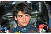 Sainz races into pole to replace Ricciardo