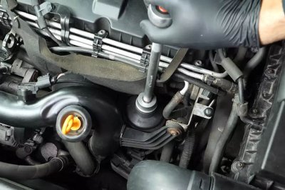 Le Rôle de l’Huile Moteur dans l’Efficacité et la Durabilité des Voitures Modernes