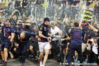 Verstappen’s mum ’begged angels’ for title miracle