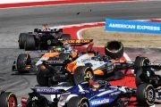 McLaren en colère après le chaos du premier virage : 'Inacceptable de perdre ainsi nos deux voitures'