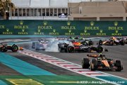 Verstappen s'excuse auprès de Piastri mais critique la pénalité de la FIA