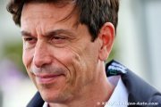 No problem with 'special' Hamilton's skydiving - Wolff