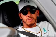 Hamilton decides against 'taking a knee'