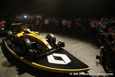 Renault admits focus will shift to 2017