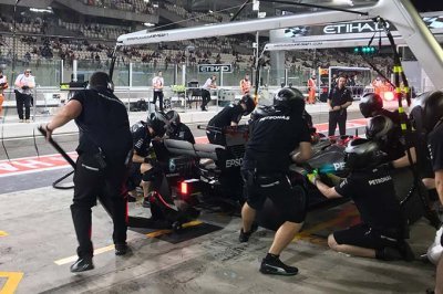 Yas Marina, FP2: Hamilton edges Vettel in second practice