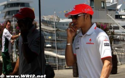 Hamilton invites father to British GP