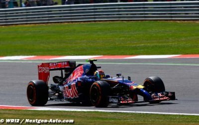 Silverstone, Jour 2&nbsp;: Kvyat en tête à la mi-séance