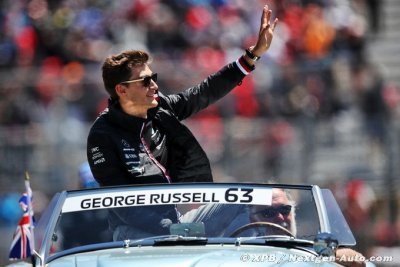 Sifflé pour la première fois, Russell évoque une expérience ’étrange’