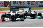 Mercedes keeps working with eye on 2012