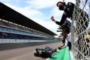Wolff 'can't imagine' Hamilton leaving
