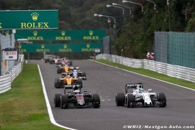 Alonso ’nicer in front than behind’ - Massa
