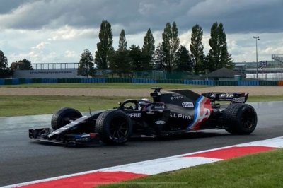 Kvyat to ’try’ for F1 return in 2023