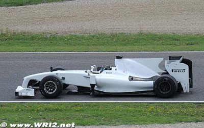 Pirelli begins Formula One tyre testing