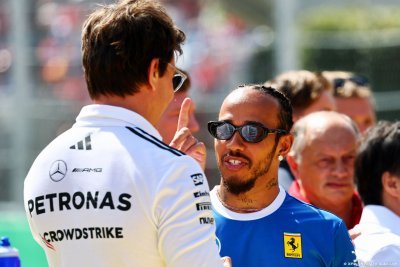 Hamilton en difficulté en 2025, Mercedes a tenté de l’encourager