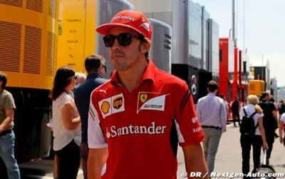 Alonso jokes Raikkonen struggle ’no surprise’