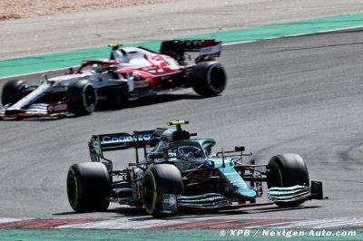 Les Aston Martin F1 anonymes, Vettel regrette sa stratégie
