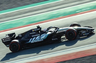 ’Two-horse race’ predicted as testing begins