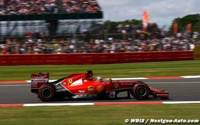 La Ferrari d’Alonso juste derrière les Mercedes