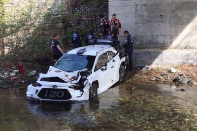 Corsica test crash for Neuville and Gilsoul