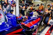 Kvyat doit faire attention à son baquet...