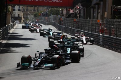 Verstappen ’not playing Hamilton’s mind games’