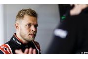 Magnussen remembers 'greatest legend' Stirling Moss