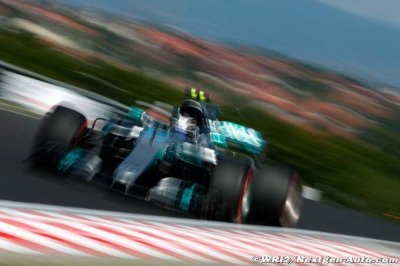 Bottas pas surpris par les Ferrari