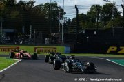 Sainz 'riait' en voyant les pilotes Mercedes F1 s'entraider au DRS