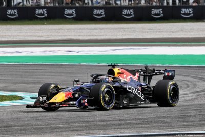 Verstappen signe la pole à Sepang et retrouvera Hamilton en 1ère ligne