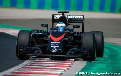 Alonso finit son tour à pied, en poussant sa McLaren, en Q2