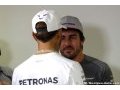 Alonso contract talks 'like chess' - Hamilton