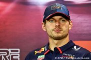 Verstappen sanctionné par la FIA pour un juron en conférence de presse