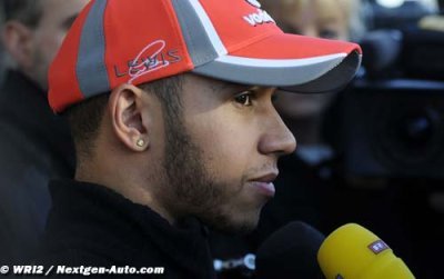 Early races key to new F1 deal - Hamilton