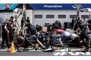 Mercedes a 'moins de pression' contre Red Bull selon Wolff