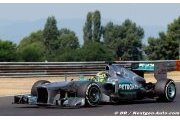 Mercedes cherche toujours la cause de la casse du V8 de Rosberg