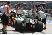 Une seule Force India avec le diffuseur soufflé