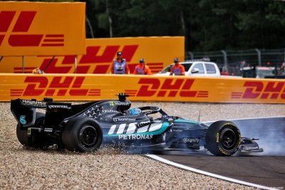 Mercedes a isolé le problème moteur de Russell, du ’jamais vu’ selon Wolff