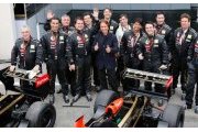 Emerson Fittipaldi teste une Lotus Renault