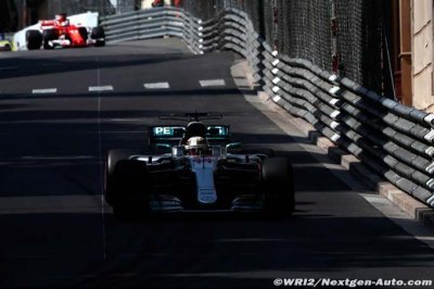 Mercedes, not Ferrari, using team orders - Surer