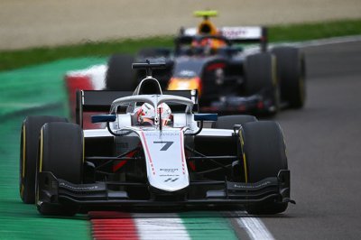 F2, Imola, Sprint race: Armstrong fends off Daruvala to take Imola victory