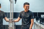 Albon découvre l'usine Williams F1 : plus grande et champêtre que prévu 
