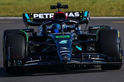 La Mercedes W14 a également démarré son shakedown