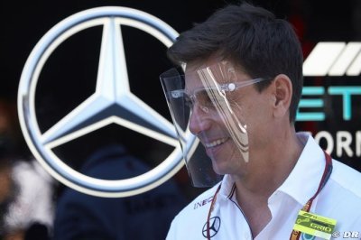 Le masque transparent de Toto Wolff banni par la FIA