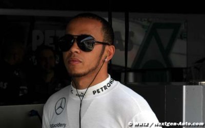 Hamilton dément avoir poussé pour un baquet Red Bull