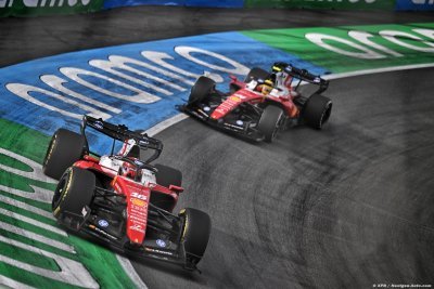 Leclerc dément&nbsp;: ’je n’ai reçu aucun message pour laisser passer Hamilton’