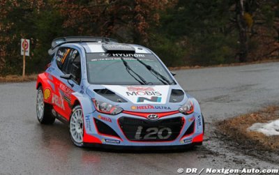 Hyundai aims for final flourish as both cars head into final day