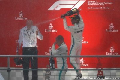 Hamilton ne s’inquiète pas pour l’avenir de Mercedes