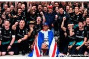 Hamilton can be 'as big as Tiger Woods'