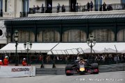 Verstappen, pénalisé, manque le podium mais garde le sourire